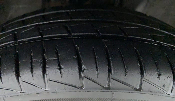 2021 Maruti Alto LXI CNG (O), CNG, Manual, 28,156 km, Right Front Tyre Tread