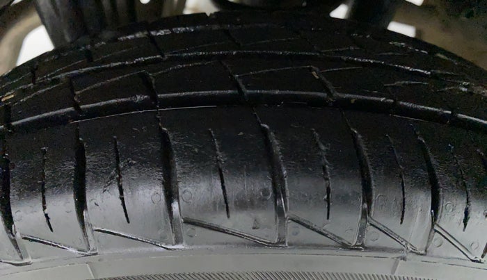 2021 Maruti Alto LXI CNG (O), CNG, Manual, 28,156 km, Right Rear Tyre Tread