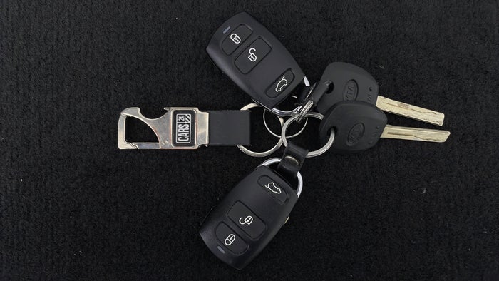 KIA MOHAVE-Key Close-up