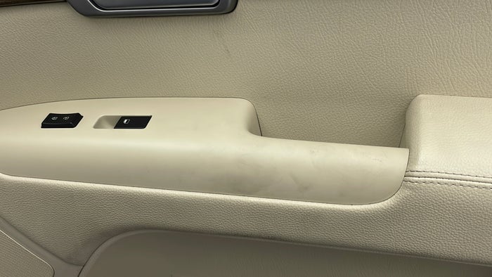 KIA MOHAVE-Door Interior RHS front Scratch