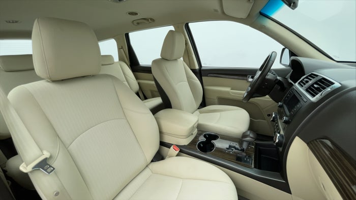 KIA MOHAVE-Right Side Front Door Cabin View