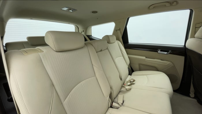 KIA MOHAVE-Right Side Door Cabin View