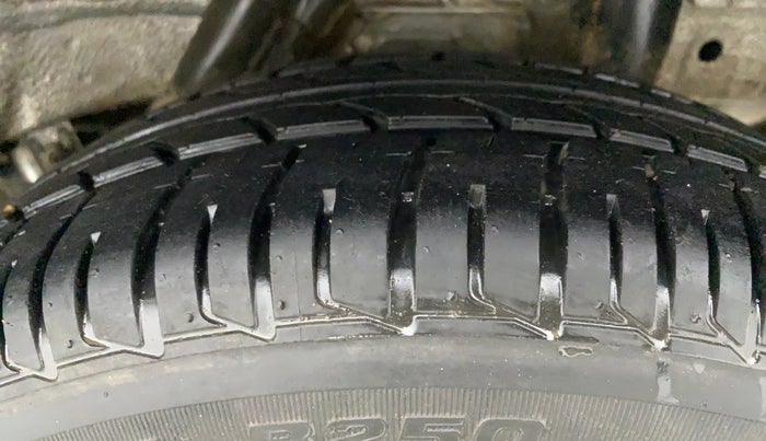2020 Mahindra KUV 100 NXT K8 6 STR, Petrol, Manual, 27,973 km, Left Rear Tyre Tread