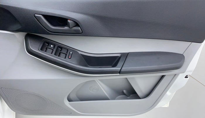 2021 Tata Tiago XZ 1.2 REVOTRON, Petrol, Manual, 3,049 km, Driver Side Door Panels Control