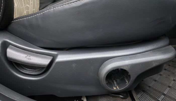 2015 Hyundai Grand i10 ASTA 1.2 AT VTVT, Petrol, Automatic, 65,491 km, Driver Side Adjustment Panel