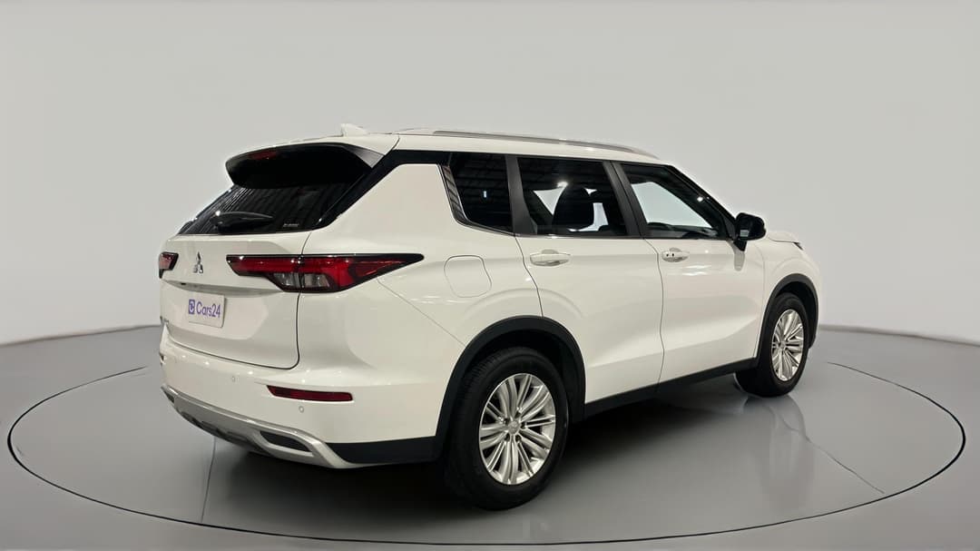 2023 Mitsubishi Outlander Ls 7 Seat (AWD), Automatic, 47740 km, Right Back Diagonal (45- Degree) View