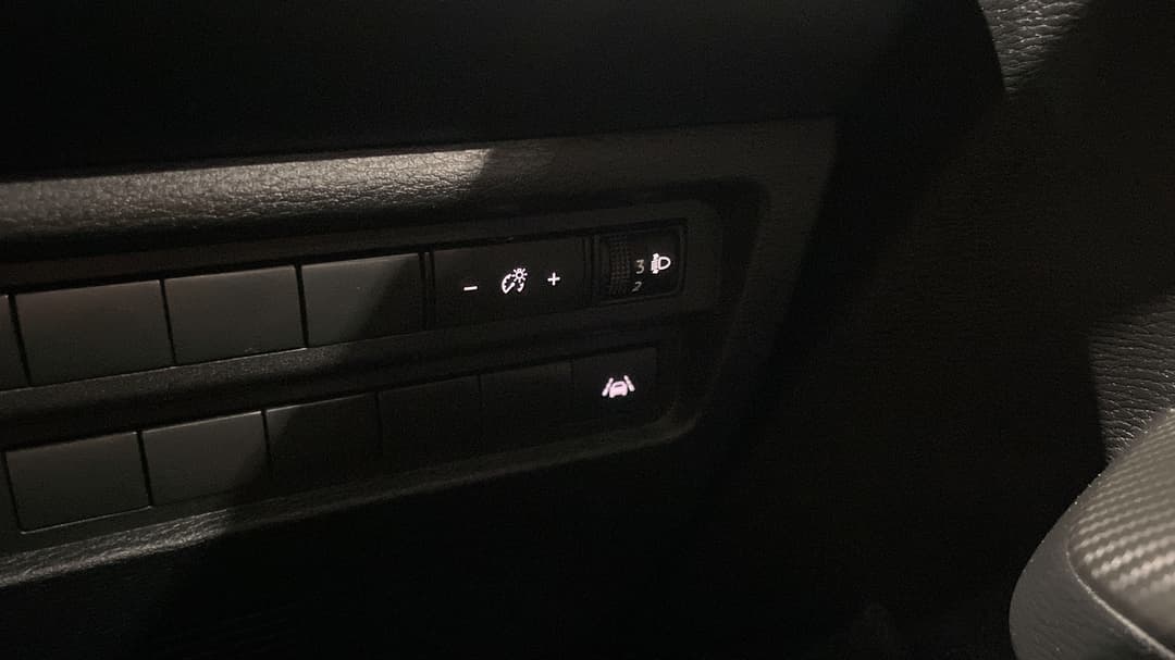 2023 Mitsubishi Outlander Ls 7 Seat (AWD), Automatic, 47740 km, Utility Switches/Buttons