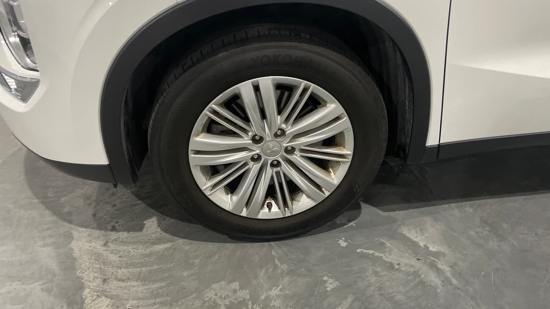 2023 Mitsubishi Outlander Ls 7 Seat (AWD), Automatic, 47740 km, Left Front Wheel