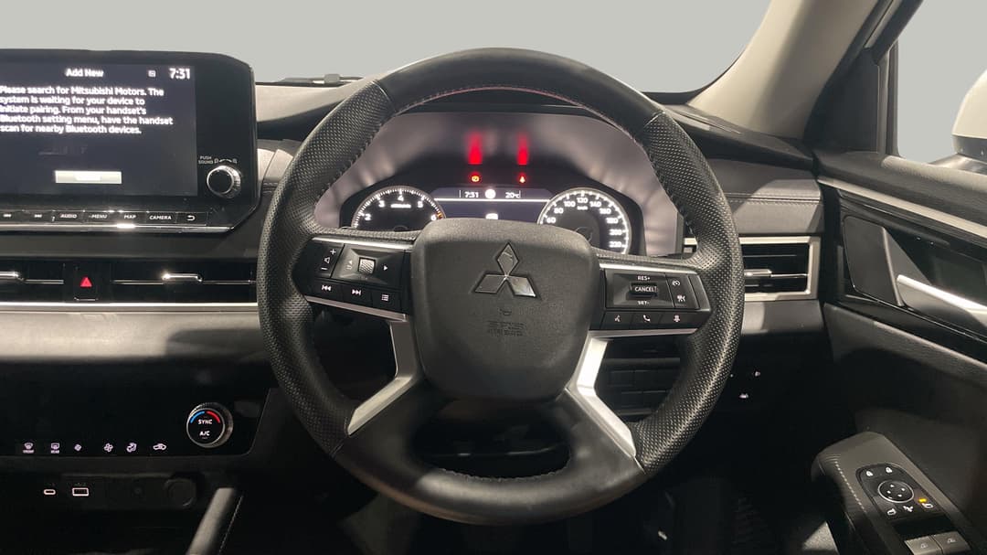 2023 Mitsubishi Outlander Ls 7 Seat (AWD), Automatic, 47740 km, Steering Wheel Close-up