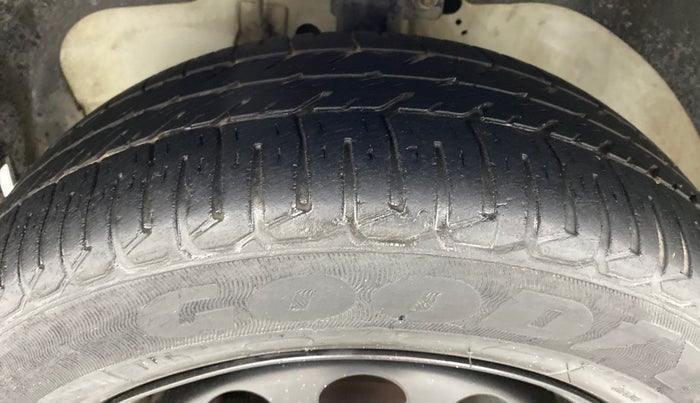 2015 Ford Figo 1.2 EXI DURATEC, Petrol, Manual, 26,297 km, Left Front Tyre Tread