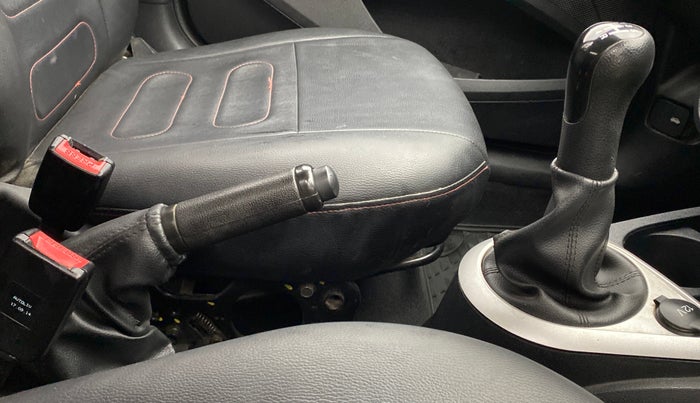 2015 Ford Figo 1.2 EXI DURATEC, Petrol, Manual, 26,297 km, Gear Lever