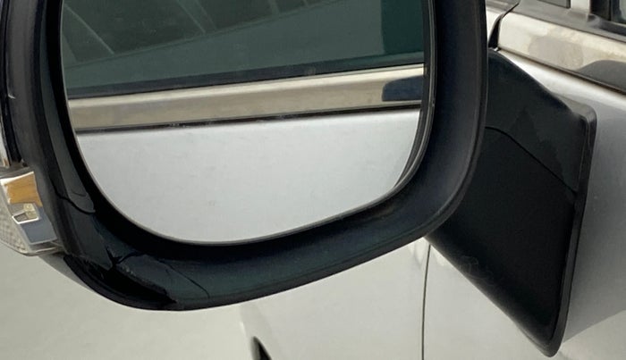 2018 Mahindra MARAZZO M2 8 STR, Diesel, Manual, 31,268 km, Left rear-view mirror - Cover has minor damage