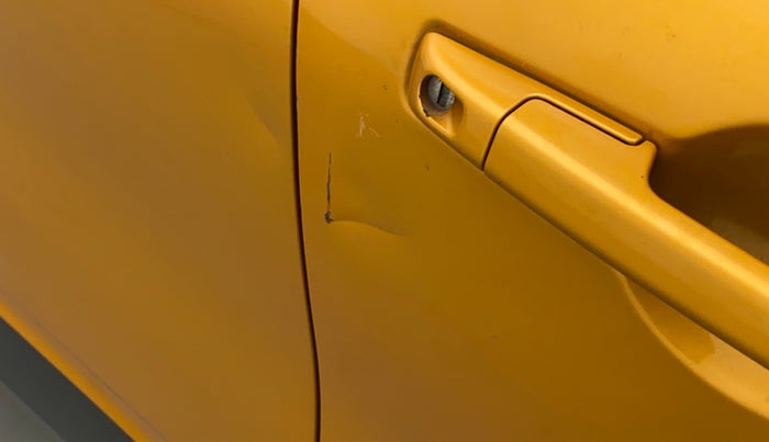2019 Renault TRIBER 1.0 RXL PETROL, Petrol, Manual, 30,239 km, Driver-side door - Slightly dented
