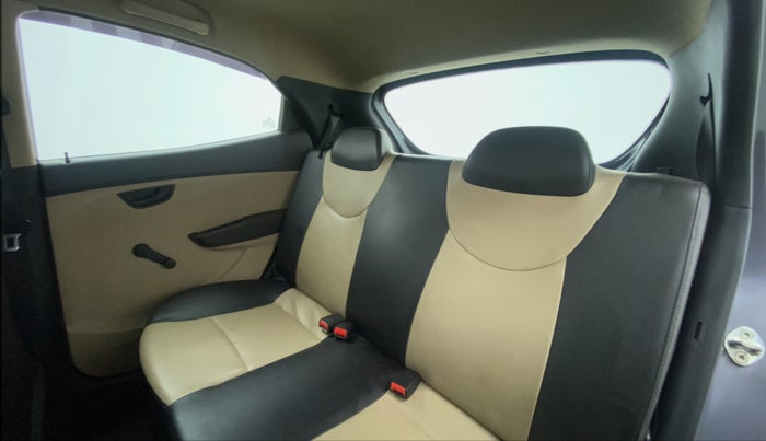 2016 Hyundai Eon ERA PLUS, Petrol, Manual, 32,814 km, Right Side Rear Door Cabin