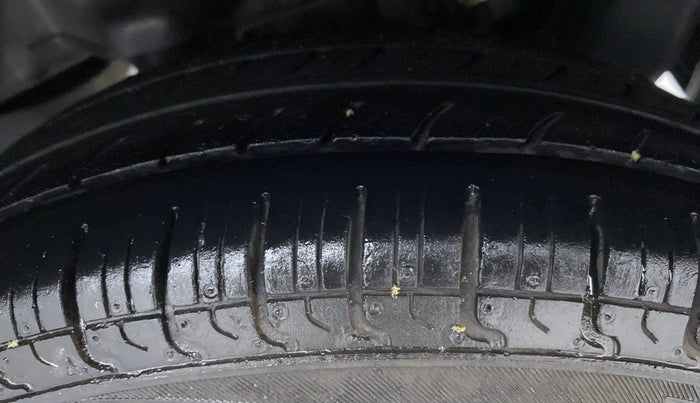 2016 Hyundai Eon ERA PLUS, Petrol, Manual, 32,814 km, Left Rear Tyre Tread