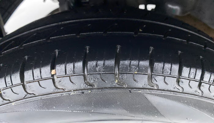 2016 Hyundai Eon ERA PLUS, Petrol, Manual, 32,814 km, Right Rear Tyre Tread