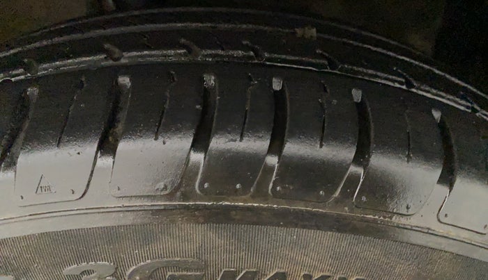 2011 Maruti Ritz VXI, Petrol, Manual, 33,438 km, Left Front Tyre Tread