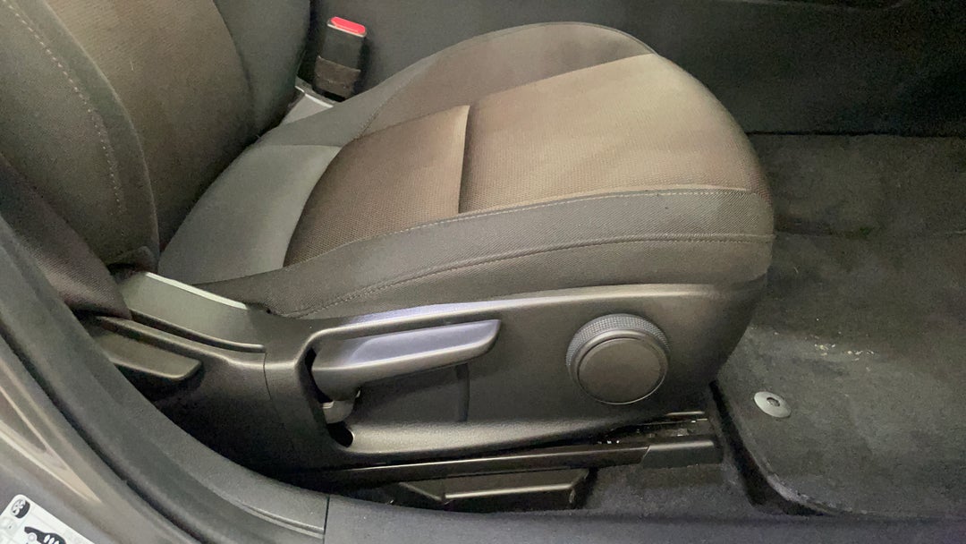 2020 Mazda 3 G20 Evolve, Automatic, 94307 km, Drivers Side Adjustment Panel