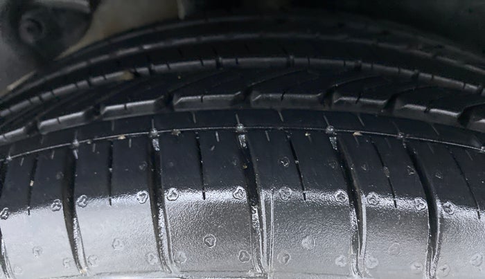 2017 Hyundai Creta 1.6 SX PLUS PETROL, Petrol, Manual, 26,957 km, Right Rear Tyre Tread