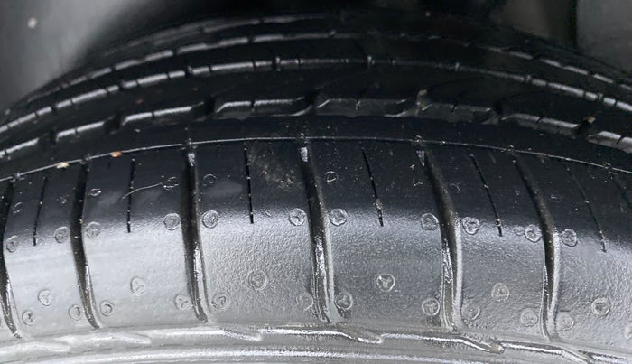 2017 Hyundai Creta 1.6 SX PLUS PETROL, Petrol, Manual, 26,957 km, Left Rear Tyre Tread