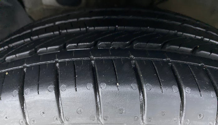 2017 Hyundai Creta 1.6 SX PLUS PETROL, Petrol, Manual, 26,957 km, Left Front Tyre Tread