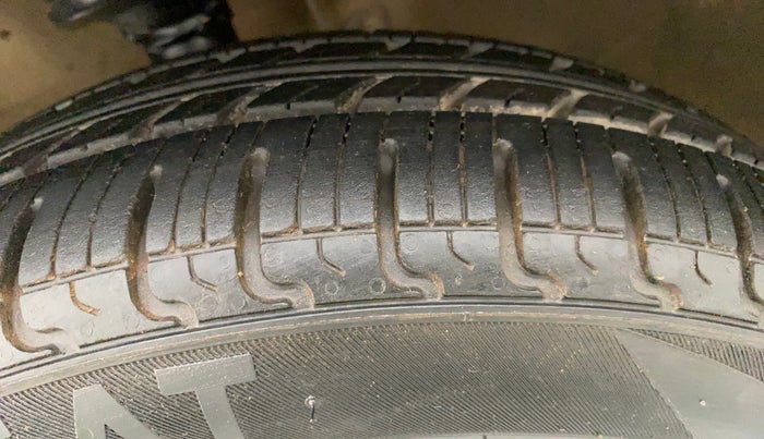 2014 Maruti Wagon R Stingray VXI, Petrol, Manual, 54,124 km, Left Front Tyre Tread