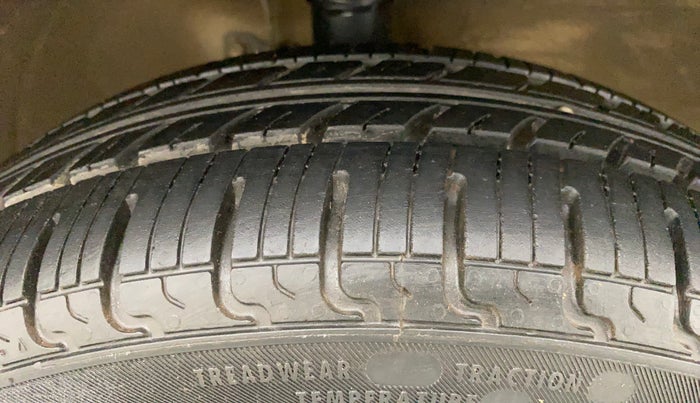 2014 Maruti Wagon R Stingray VXI, Petrol, Manual, 54,124 km, Right Front Tyre Tread