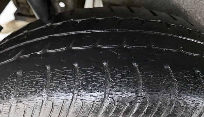 2016 Maruti Wagon R 1.0 VXI, Petrol, Manual, 37,593 km, Right Rear Tyre Tread