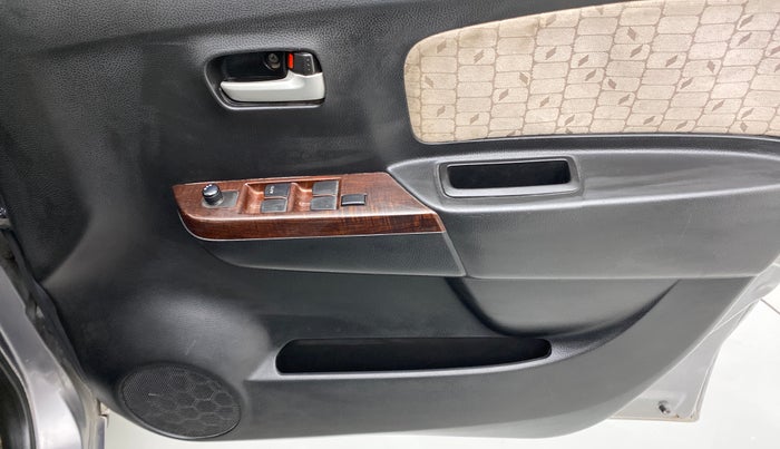 2016 Maruti Wagon R 1.0 VXI, Petrol, Manual, 37,593 km, Driver Side Door Panels Control