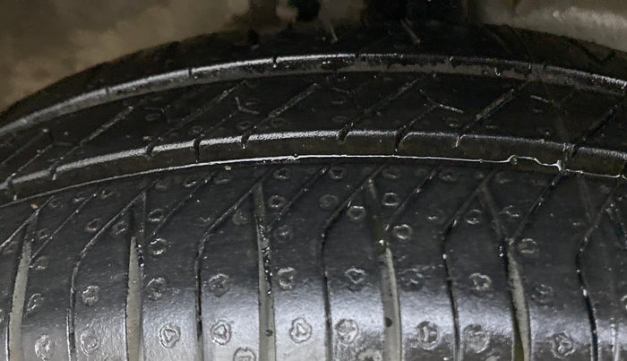 2016 Maruti Wagon R 1.0 VXI, Petrol, Manual, 37,593 km, Right Front Tyre Tread