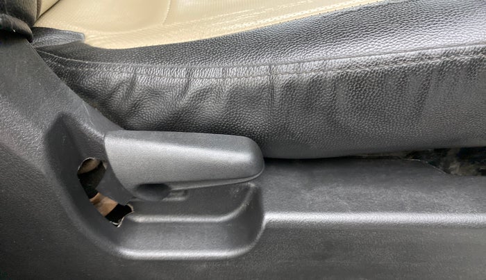 2016 Maruti Wagon R 1.0 VXI, Petrol, Manual, 37,593 km, Driver Side Adjustment Panel