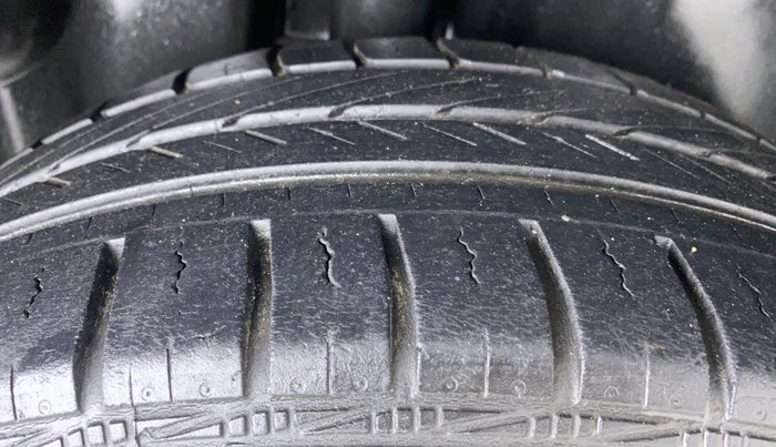 2015 Volkswagen Polo HIGHLINE1.2L PETROL, Petrol, Manual, 39,526 km, Right Rear Tyre Tread