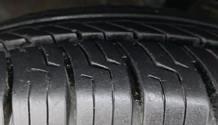 2015 Hyundai i10 SPORTZ 1.1 IRDE2, Petrol, Manual, 53,110 km, Left Front Tyre Tread