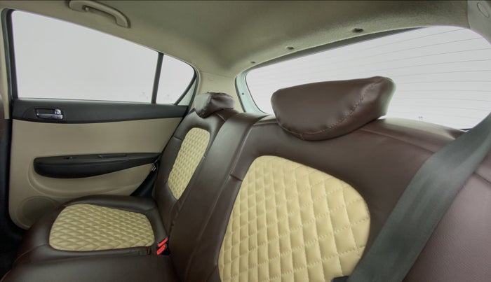 2014 Hyundai i20 SPORTZ 1.2 VTVT, Petrol, Manual, 65,518 km, Right Side Rear Door Cabin