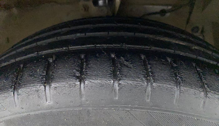2019 Maruti Ciaz ALPHA DIESEL 1.5, Diesel, Manual, 57,128 km, Right Front Tyre Tread