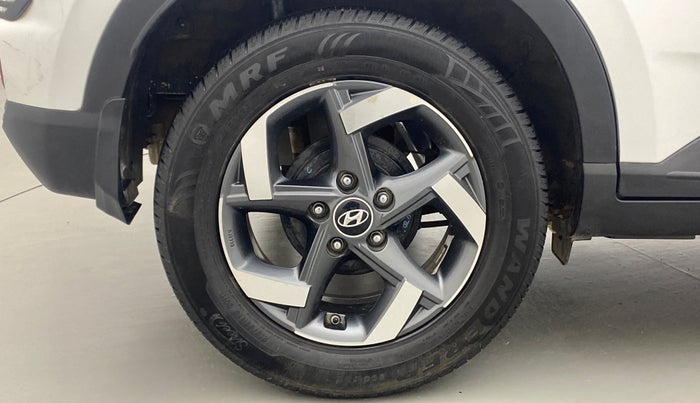 2021 Hyundai VENUE SX(O) CRDi, Diesel, Manual, 32,191 km, Right Rear Wheel