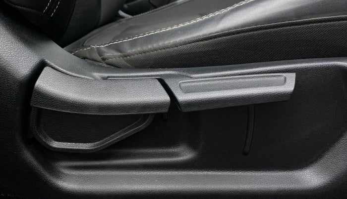 2021 Hyundai VENUE SX(O) CRDi, Diesel, Manual, 32,191 km, Driver Side Adjustment Panel