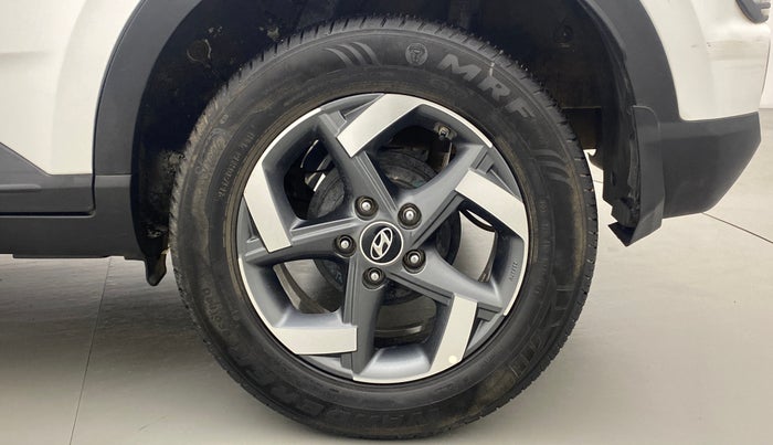 2021 Hyundai VENUE SX(O) CRDi, Diesel, Manual, 32,191 km, Left Rear Wheel