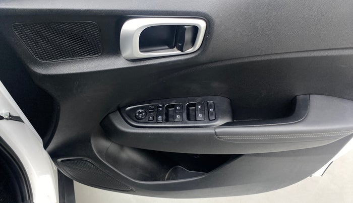 2021 Hyundai VENUE SX(O) CRDi, Diesel, Manual, 32,191 km, Driver Side Door Panels Control