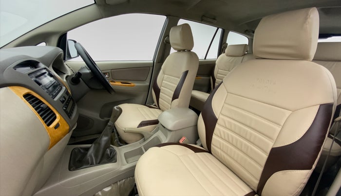 2009 Toyota Innova 2.5 V 8 STR, Diesel, Manual, 1,02,616 km, Right Side Front Door Cabin View