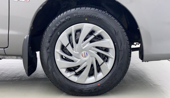 2009 Toyota Innova 2.5 V 8 STR, Diesel, Manual, 1,02,616 km, Right Front Tyre