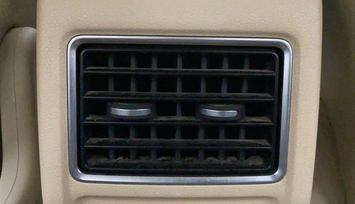 2012 Volkswagen Vento HIGHLINE DIESEL 1.6, Diesel, Manual, 1,19,488 km, Rear AC Vents