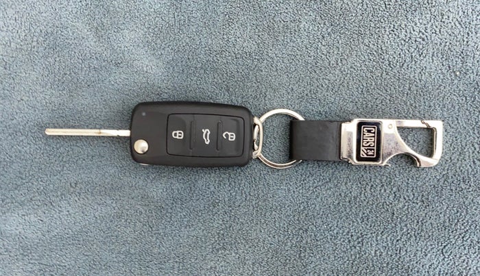 2012 Volkswagen Vento HIGHLINE DIESEL 1.6, Diesel, Manual, 1,19,488 km, Lock system - Remote key not functional