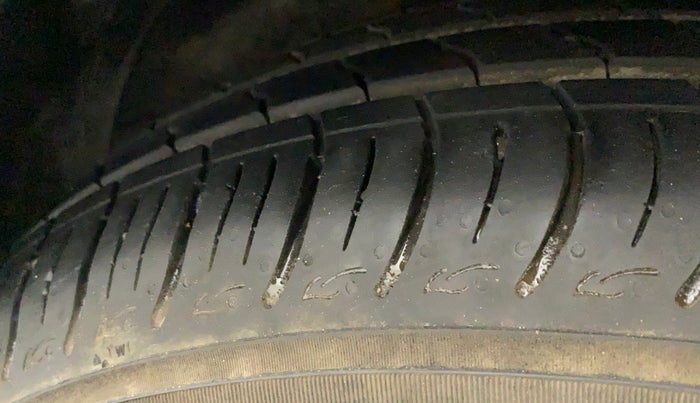 2012 Volkswagen Polo HIGHLINE1.2L, Petrol, Manual, 37,559 km, Right Front Tyre Tread
