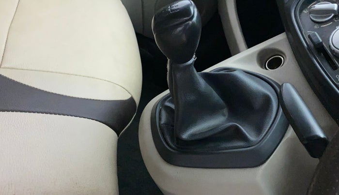 2017 Datsun Go Plus T, Petrol, Manual, 1,07,501 km, Gear lever - Boot cover slightly torn