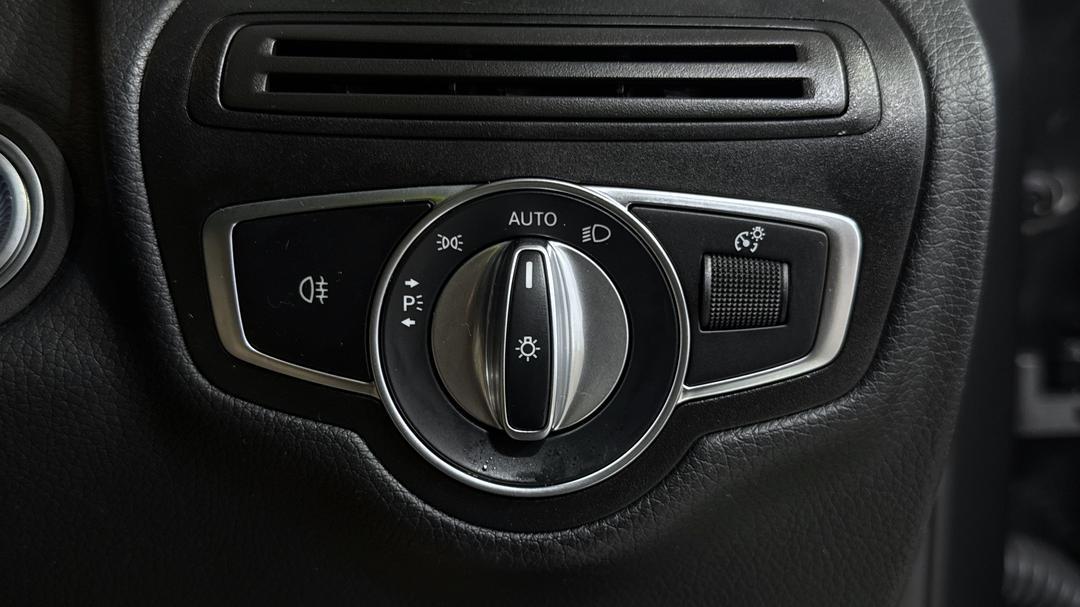 2021 Mercedes-benz GLC 200, Automatic, 46449 km, Utility Switches/Buttons