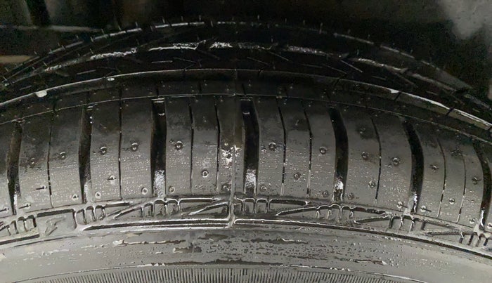 2013 Maruti Swift VXI, Petrol, Manual, 16,247 km, Right Front Tyre Tread