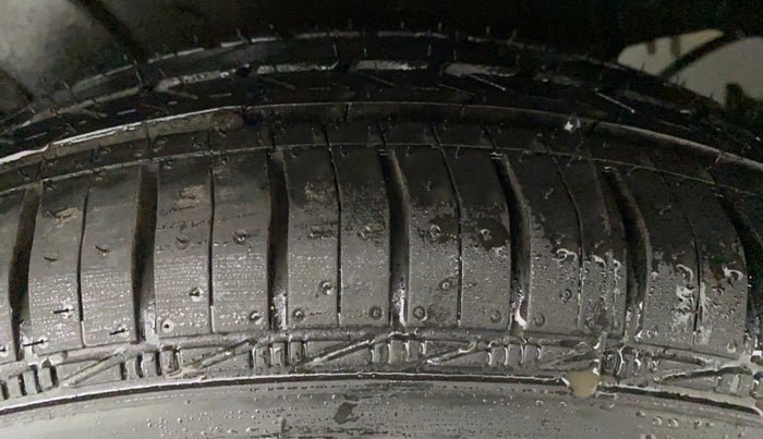 2013 Maruti Swift VXI, Petrol, Manual, 16,247 km, Left Front Tyre Tread