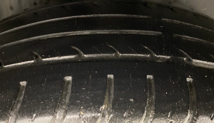 2016 Volkswagen Ameo COMFORTLINE 1.2, Petrol, Manual, 34,861 km, Right Rear Tyre Tread