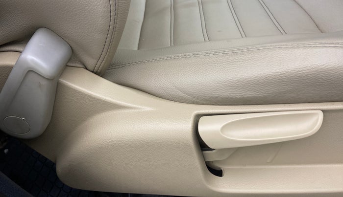 2016 Volkswagen Ameo COMFORTLINE 1.2, Petrol, Manual, 34,861 km, Driver Side Adjustment Panel